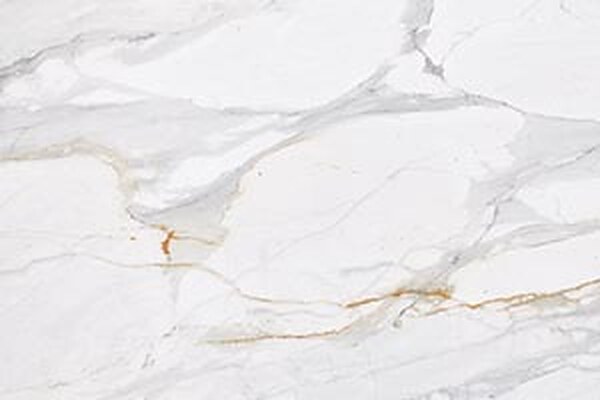 Mármore Calacatta branco com veios marcantes