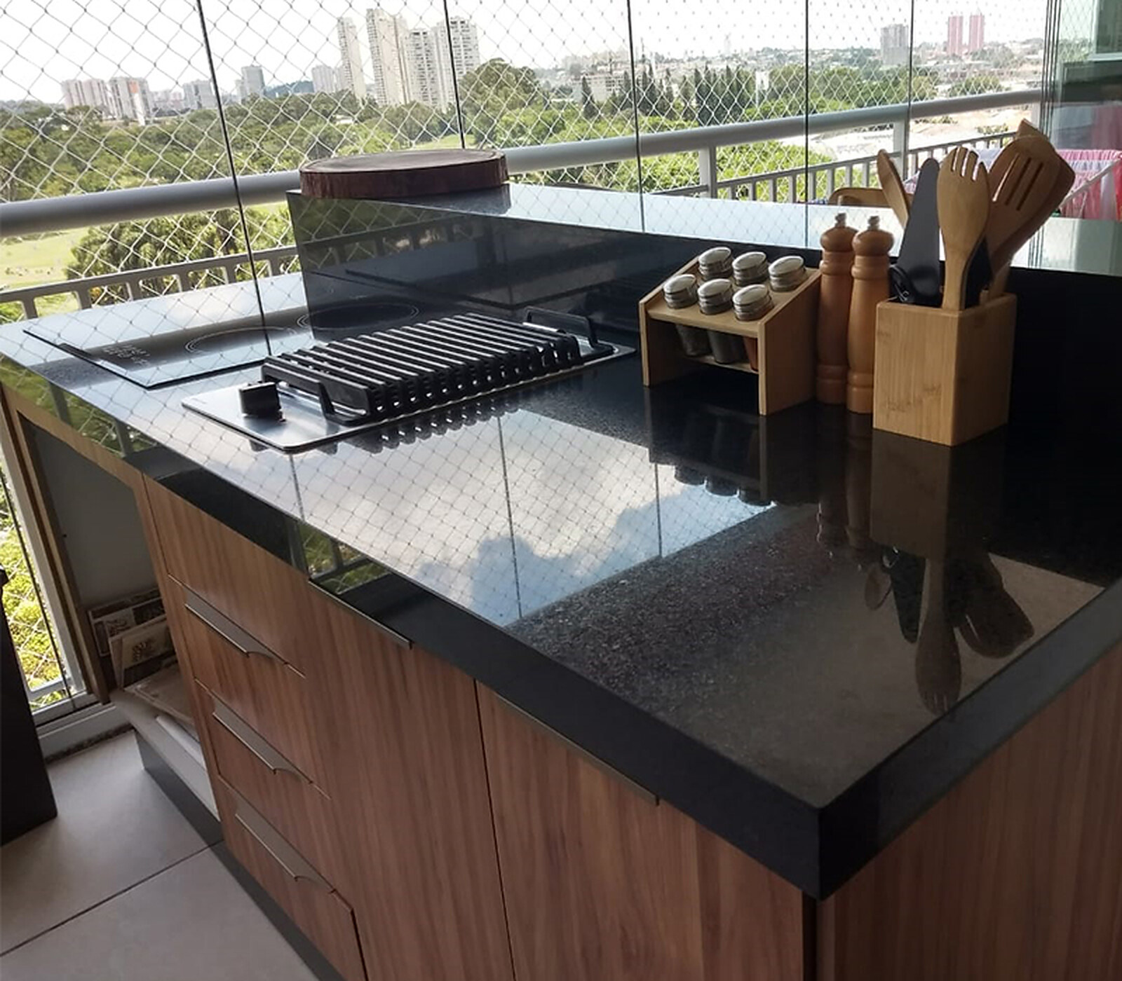 Área gourmet com churrasqueira em pedra (projeto 03)